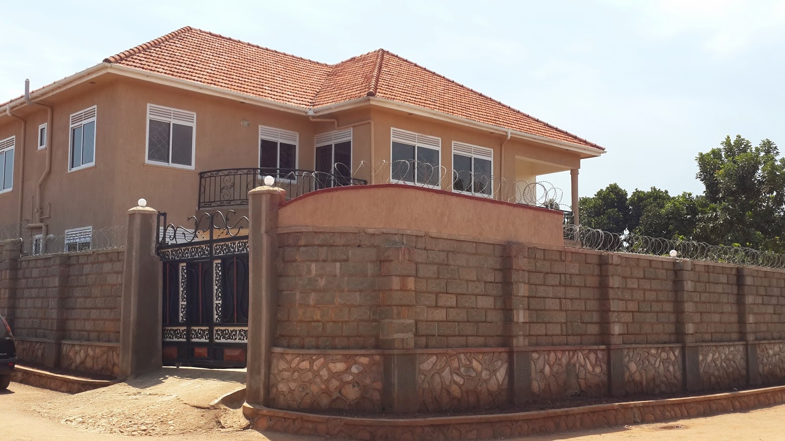 HOUSES FOR SALE KAMPALA, UGANDA HOUSE FOR SALE BUNGA KAMPALA, UGNADA